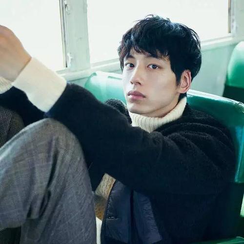 帅男明星网红是谁,揭秘当红帅男明星网红的火爆魅力