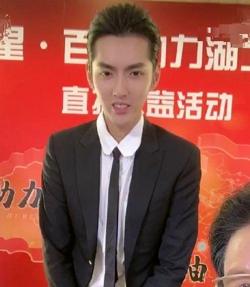 中国明星网红李汶翰,从偶像到网红的跨界之路