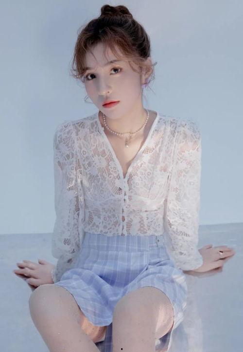 明星网红刘思瑶简介,网红界璀璨新星，多才多艺的青春偶像