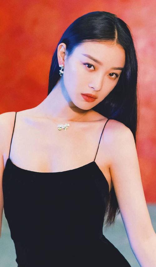 女明星网红怎么火的,揭秘火速爆红的秘密法则