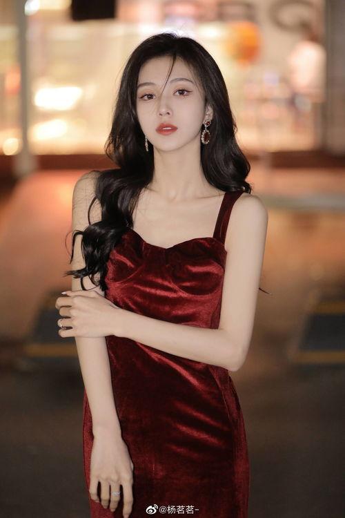 包装明星网红推荐什么衣服,明星同款穿搭，打造时尚潮流新主张