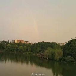 瓜渚湖今日彩虹,彩虹映照碧波，梦幻美景尽收眼底
