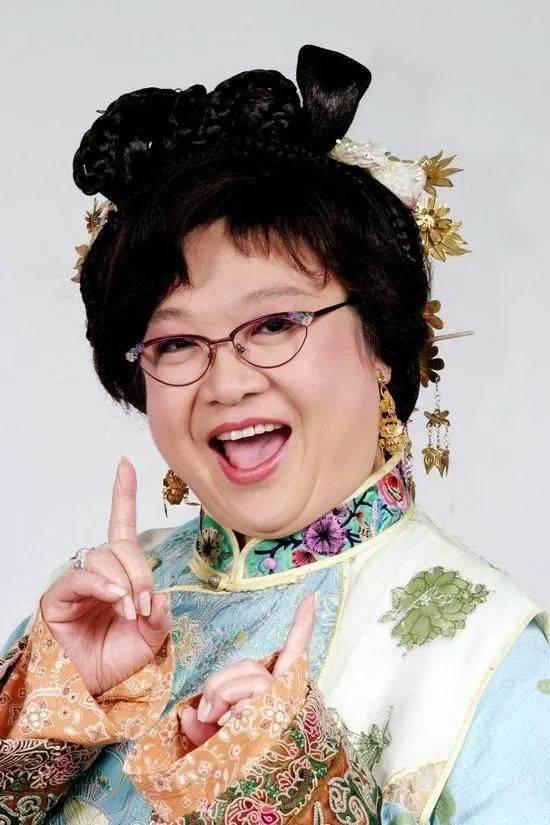 爱吃汉堡的明星网红小生,“汉堡控明星网红小生的美食之旅揭秘”